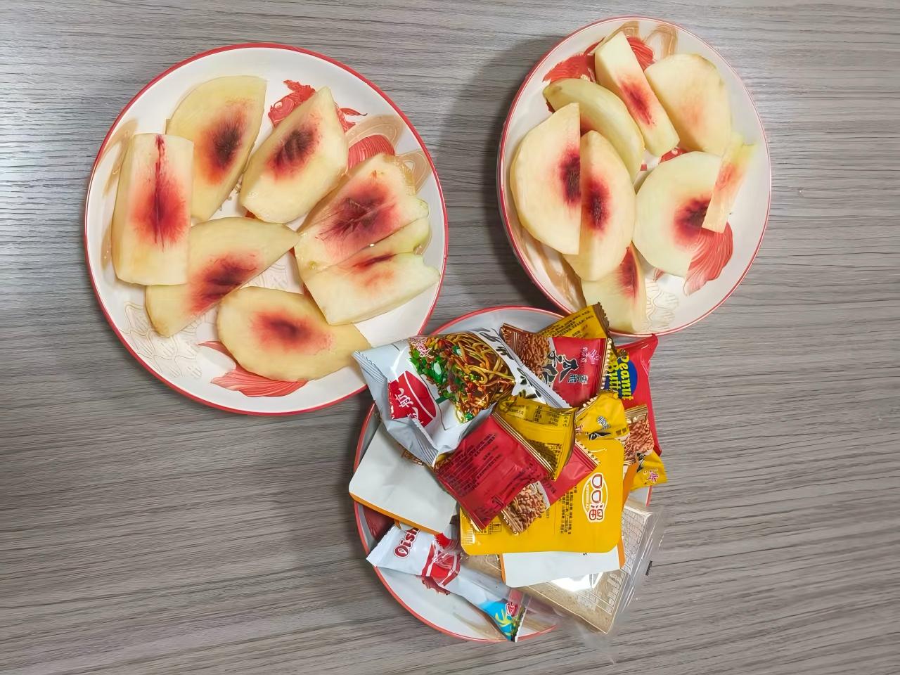 آڑو اور نمکین نے زیمیجیا کی دوپہر کو طاقت دی